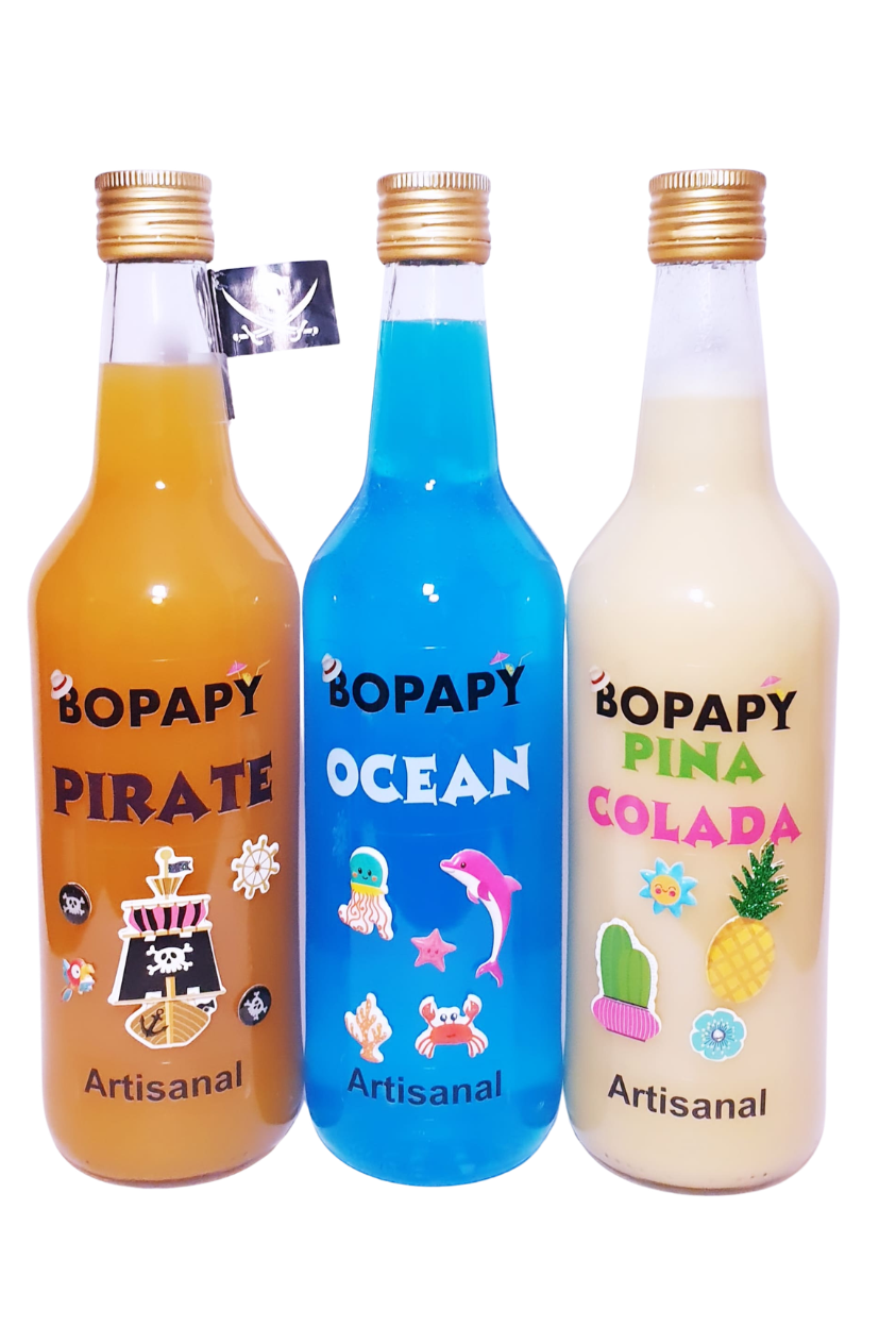 Collection de bouteilles de cocktails premix artisanaux Bopapy alignées sur le comptoir d'un bar