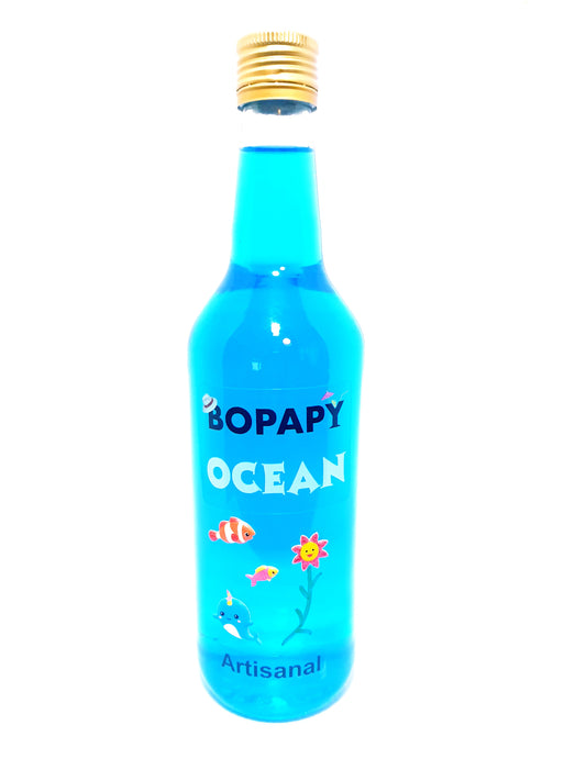 Bouteille de cocktail Océan BOPAPY, version artisanale du Blue Lagoon prêt à servir à la vodka et au curaçao bleu.